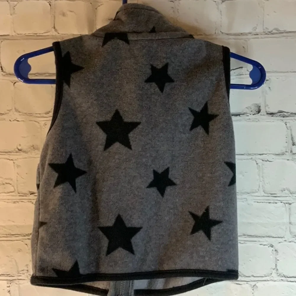 Carter Gray Vest with Black Stars, Size‎ 6 months, Unisex Vest for Infants